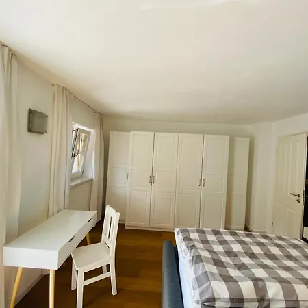 康斯坦丁豪华公寓 *