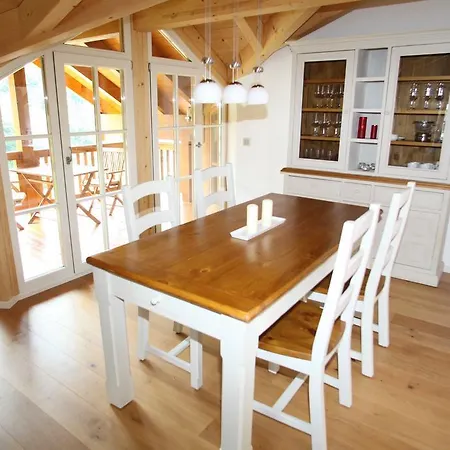 康斯坦丁豪华公寓 公寓 *