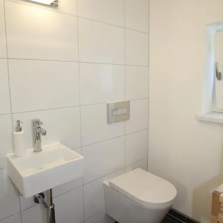 康斯坦丁豪华公寓 *